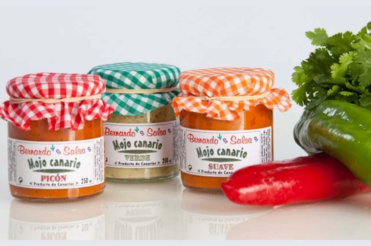 Why is the Canarian mojo sauce so delicious? Discover how to make it