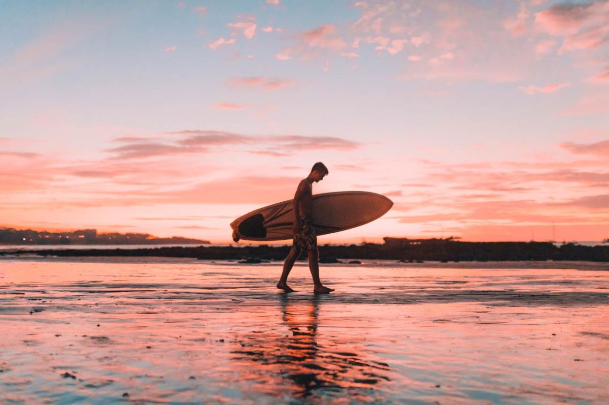 Warum ist Surfen am Playa del Ingles eine gute Idee?