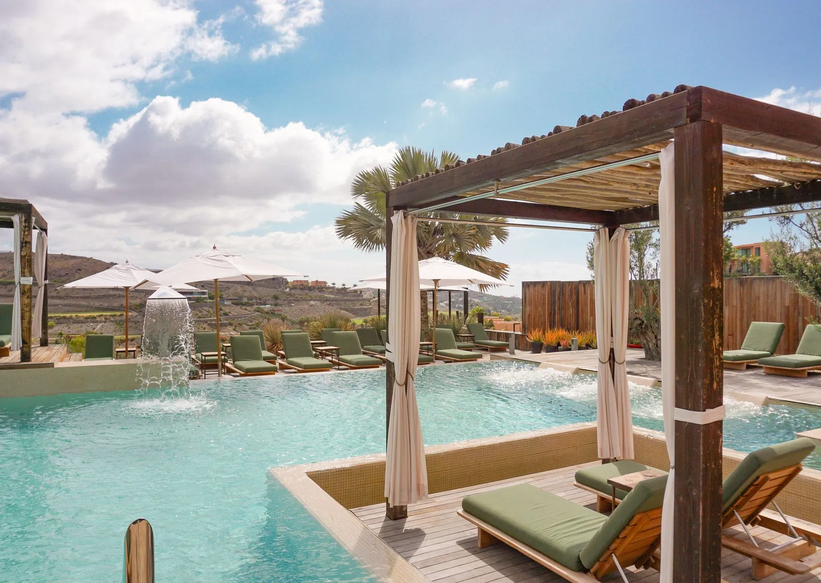 Piscina vitality con chorros de agua en el Be Aloe Wellness Center, Salobre Hotel Resort & Serenity
