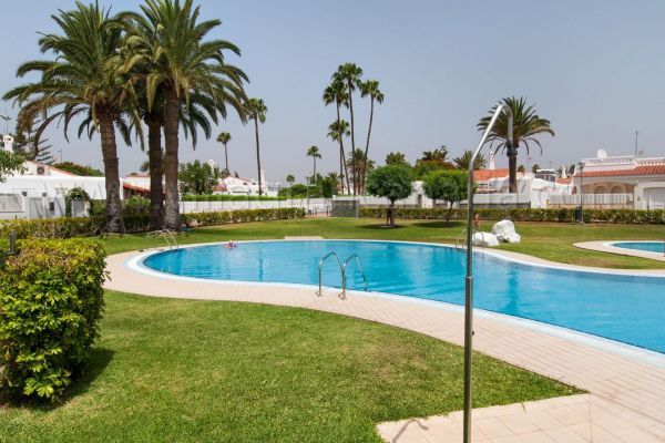 Bungalow JF/GI | Playa del Inglés | VillaGranCanaria Piscina