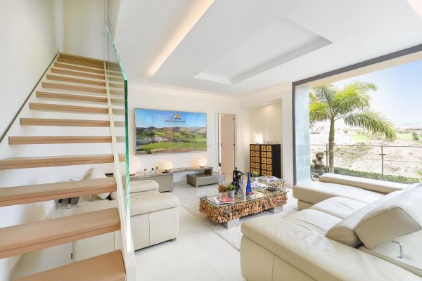 Holiday Rental Los Lagos 31 in Salobre Golf | VillaGranCanaria Escalera