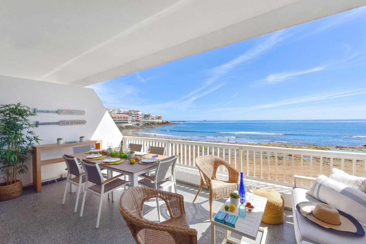 El Balcon de Salinetas MF apartment in Telde Armario