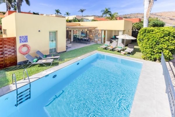 18 en PAR 4 | Salobre | VillaGranCanaria Piscina
