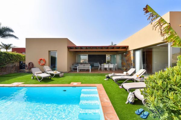 9 in PAR 4 | Salobre Golf | VillaGranCanaria Piscina