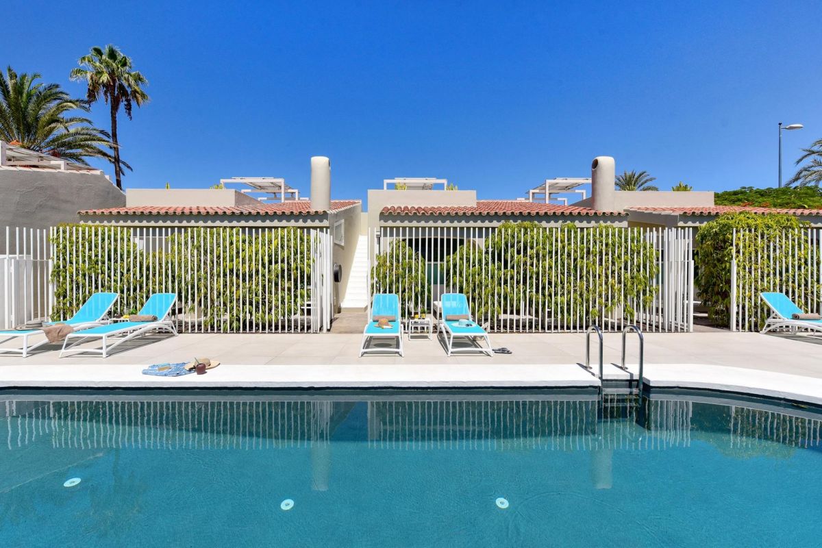 Bungalow New VelSuites III | Playa del Inglés | VillaGranCanaria Piscina