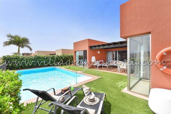 1 in PAR 4 | Salobre Golf | VillaGranCanaria Piscina