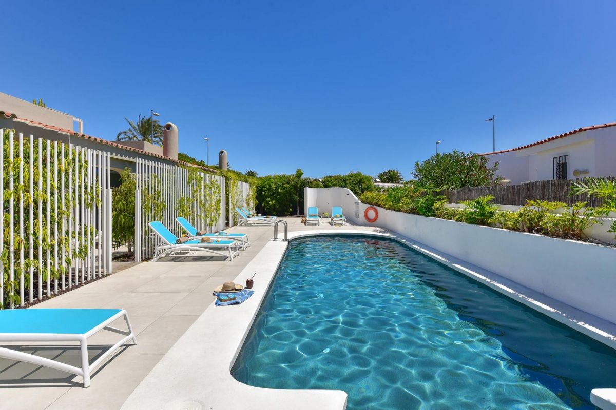 Bungalow New VelSuites Playa del Ingles IV | VillaGranCanaria Piscina