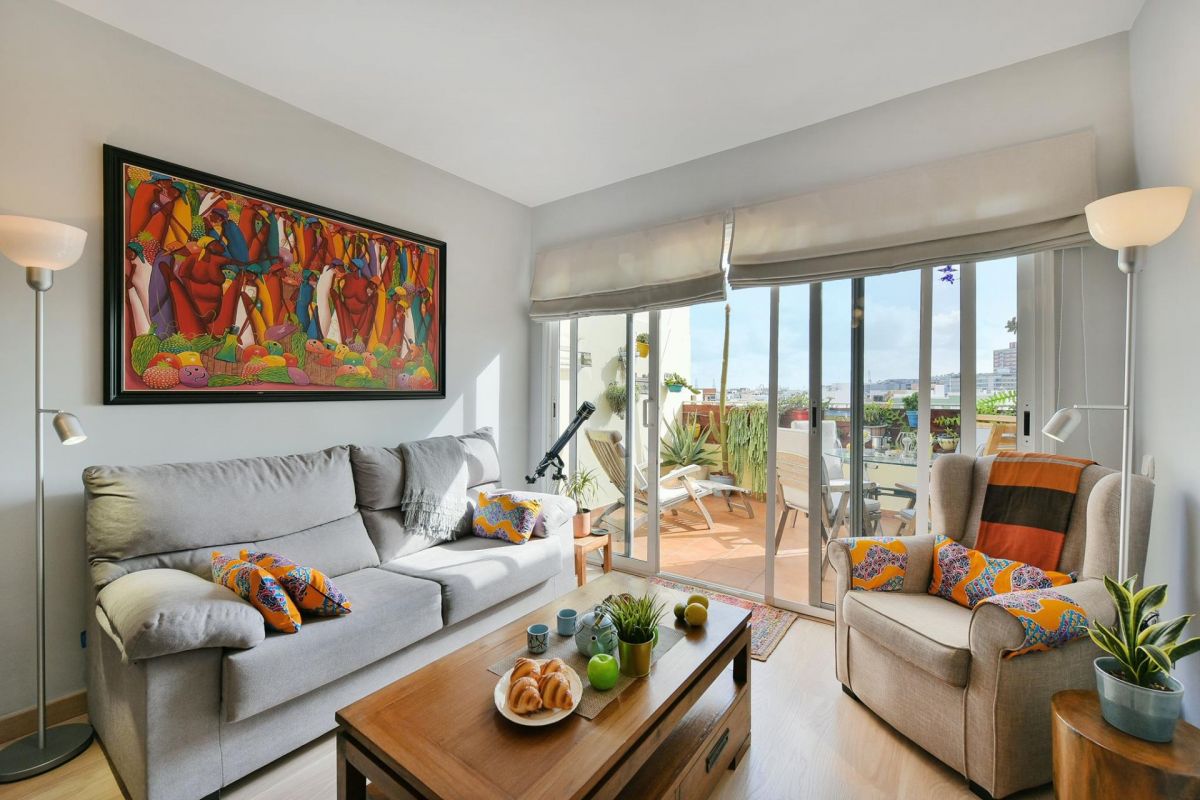 Sole Beachstay: Las Canteras Apt with Terrace Salón
