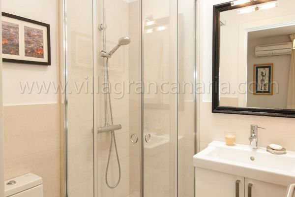 Bungalow BN04 | Playa del Inglés | VillaGranCanaria Baño 1