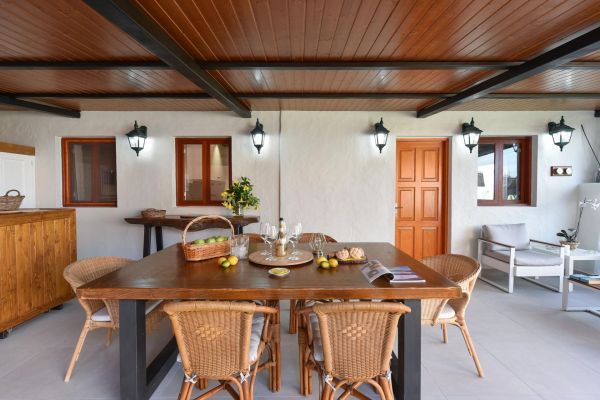 Finca with pool La Casa de Arriba in Arucas | VillaGranCanaria Comedor