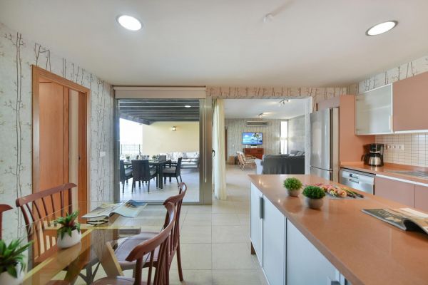 18 en PAR 4 | Salobre | VillaGranCanaria Cocina