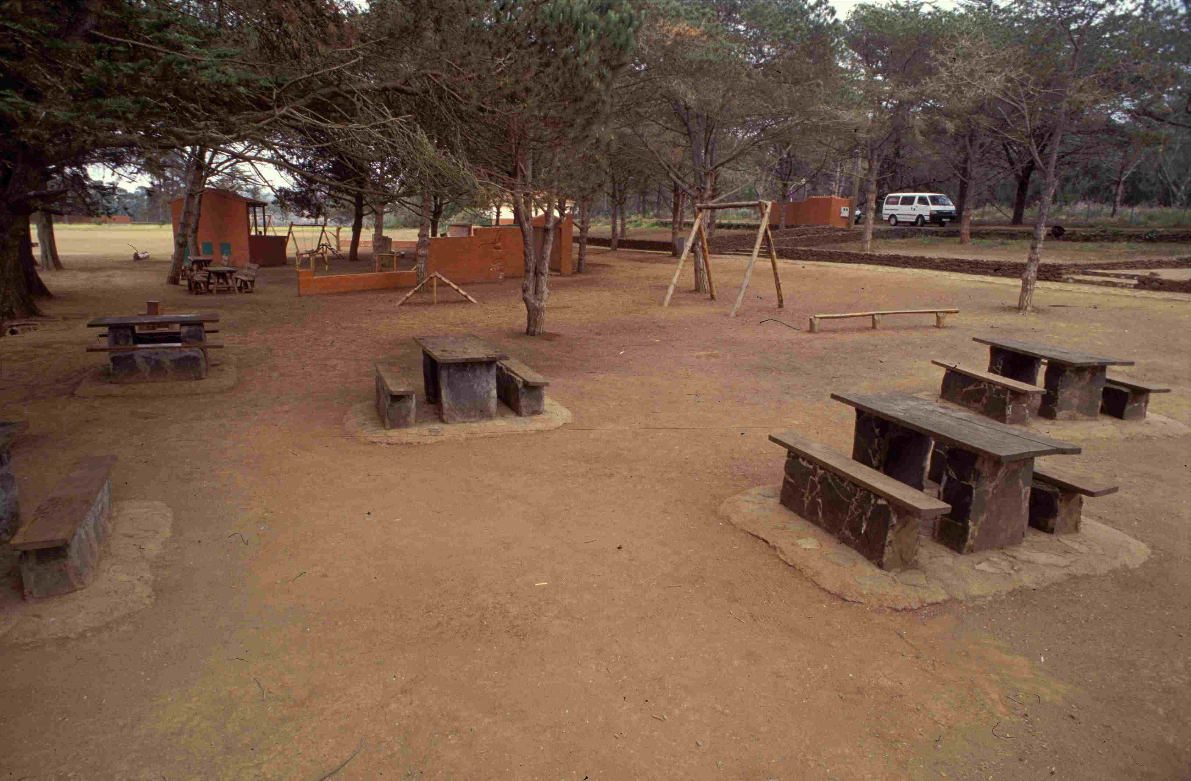 área de barbacoa y pícnic en el brezal de santa cristina