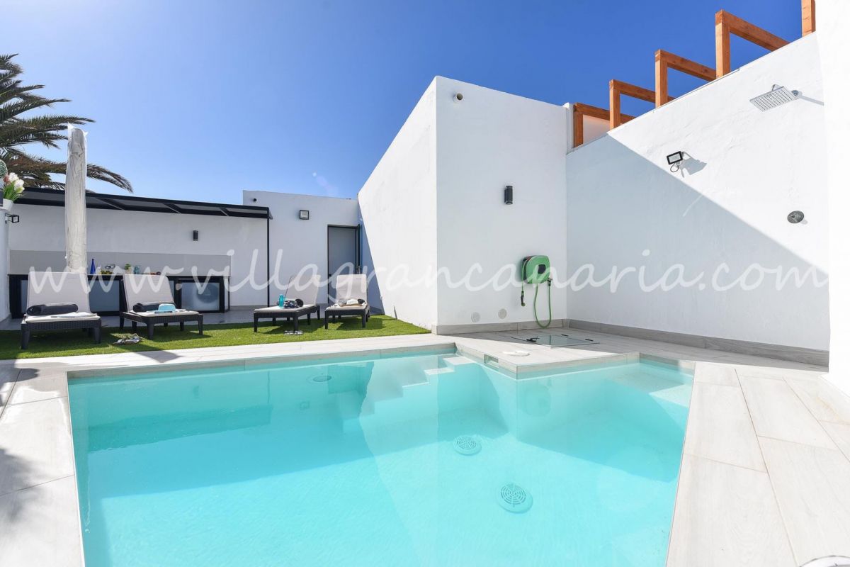 Daniela | VillaGranCanaria Piscina