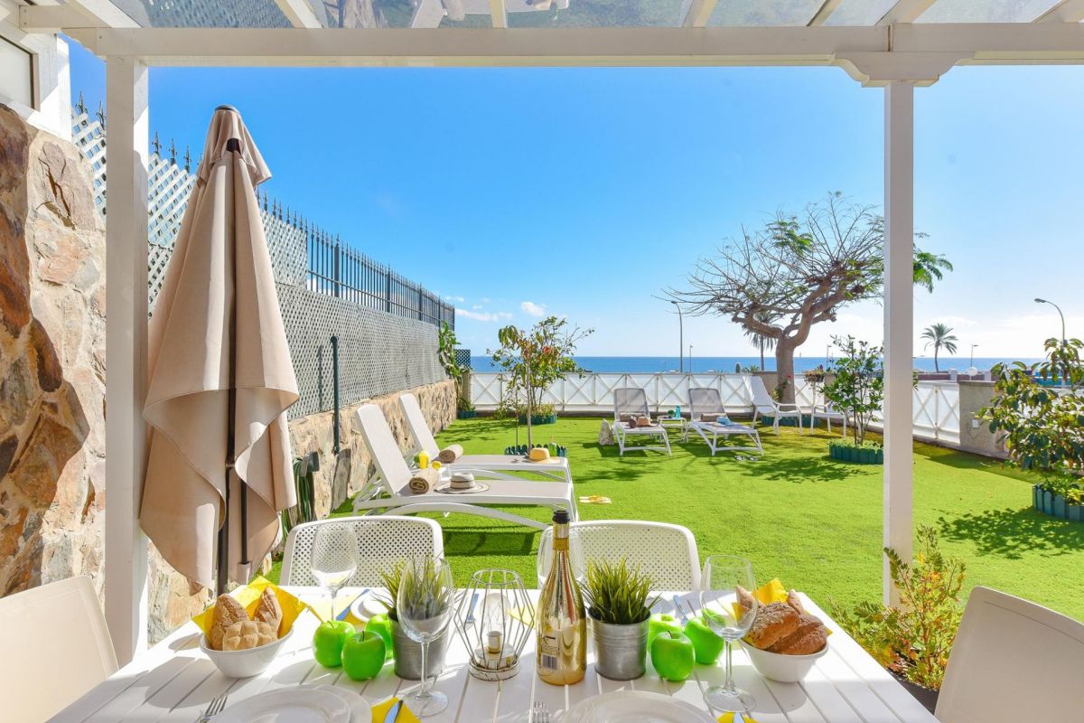 Santa Ana 22: Beach Duplex with Parking | VillaGranCanaria Jardín