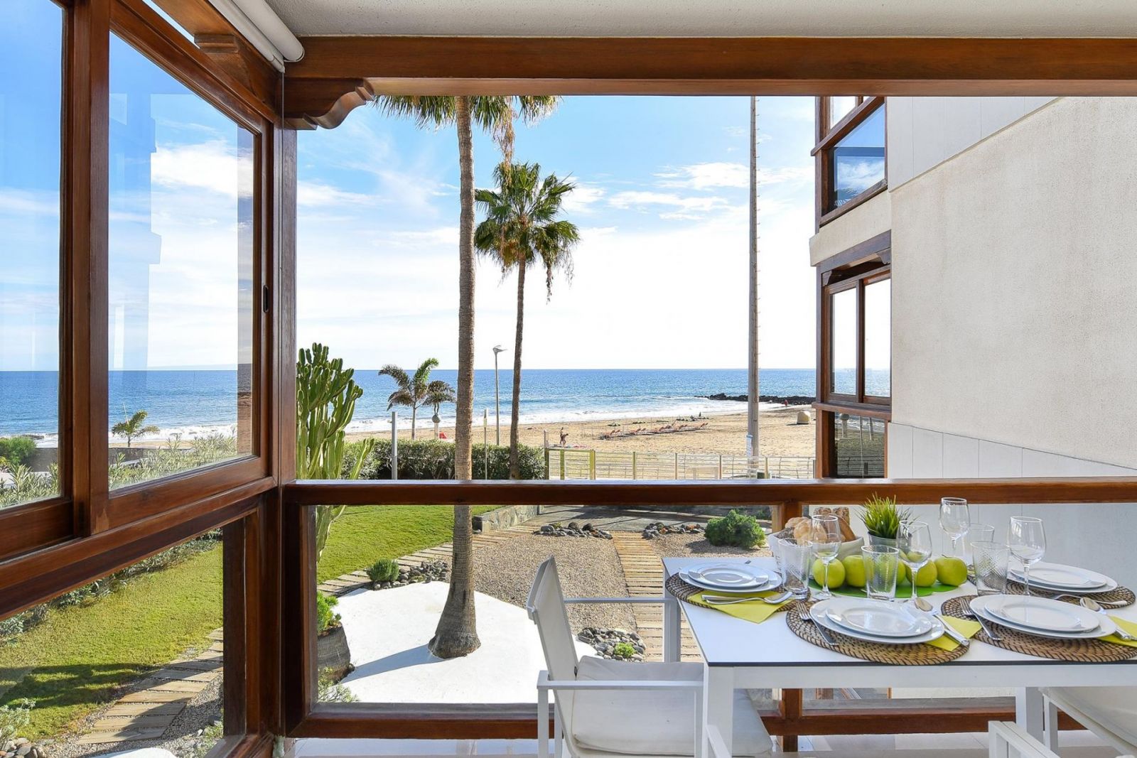 Vistas desde la terraza de un apartamento en meloneras