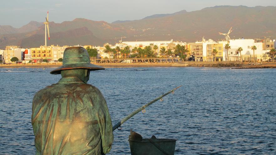 statue of fisherman arinaga