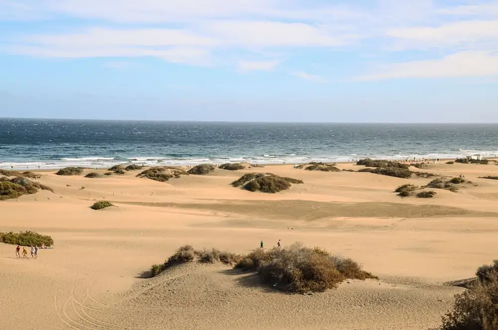 Blick über die Dünen von Maspalomas mit dem Naturistenbereich]