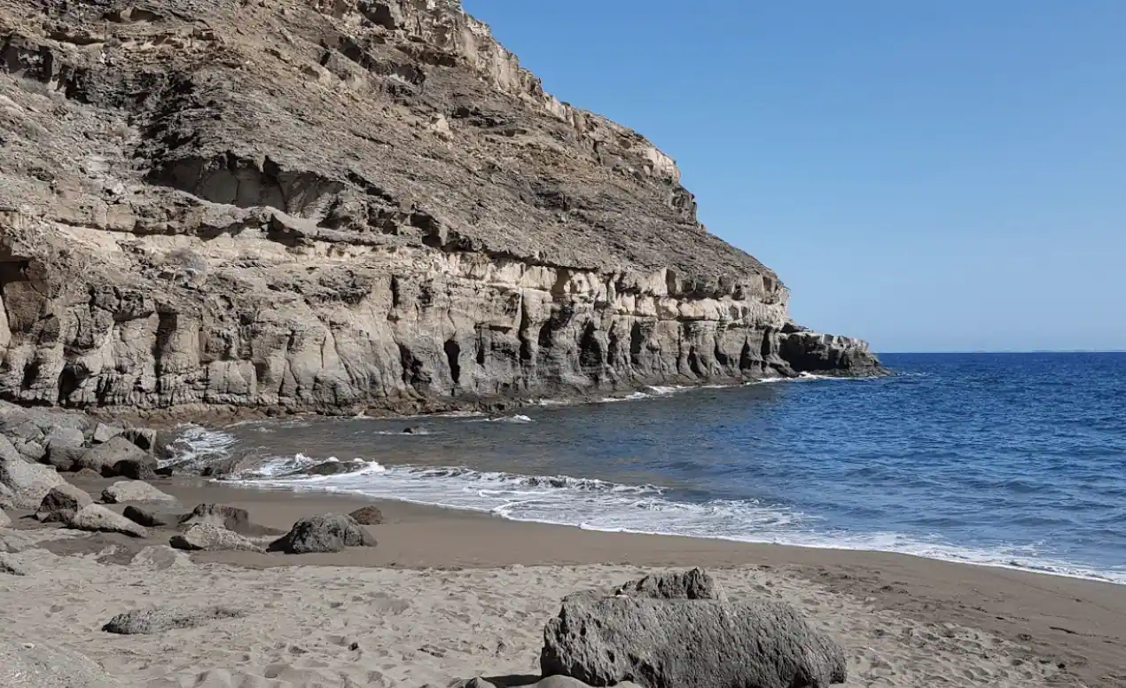 Kleine Bucht von Tiritaña an der Küste von Mogán