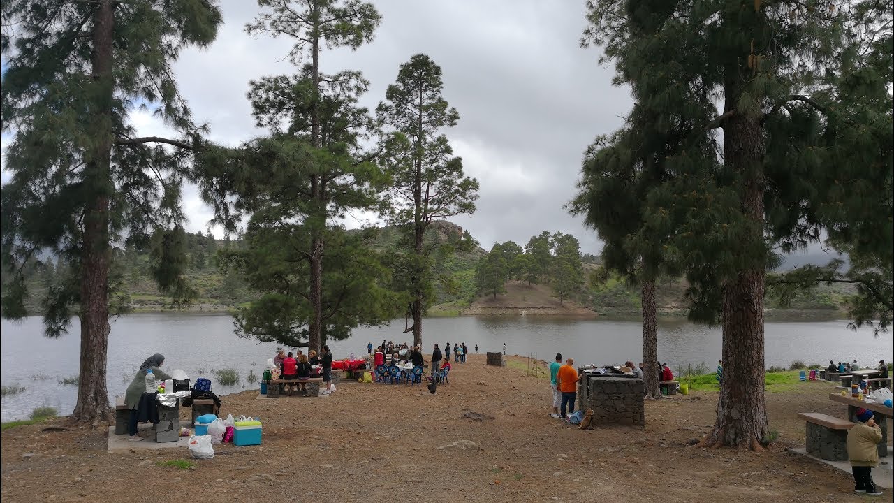barbecue and picnic area in presa de las niñas