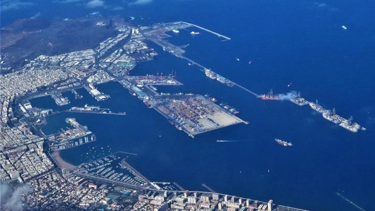 port of la luz in las palmas view from above