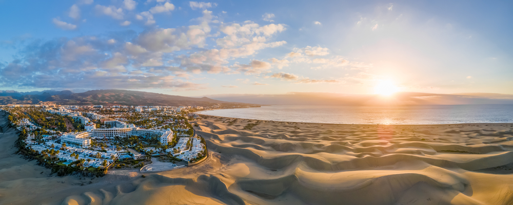von oben blick auf den strand und die dünen von maspalomas